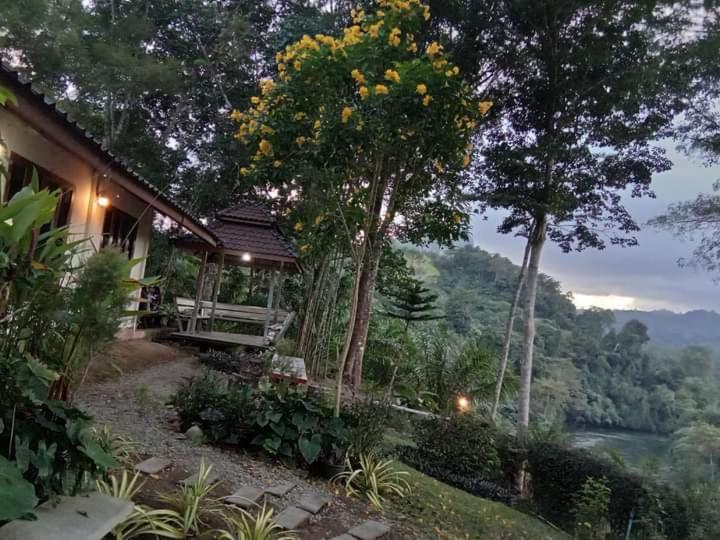 ภูริรักษ์ โฮมสเตย์ Ban Pha Saeng Lang Buitenkant foto